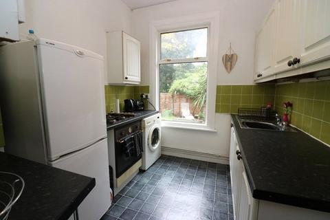 2 bedroom apartment for sale, Ramuz Drive, Westcliff-on-Sea, Essex, SS0