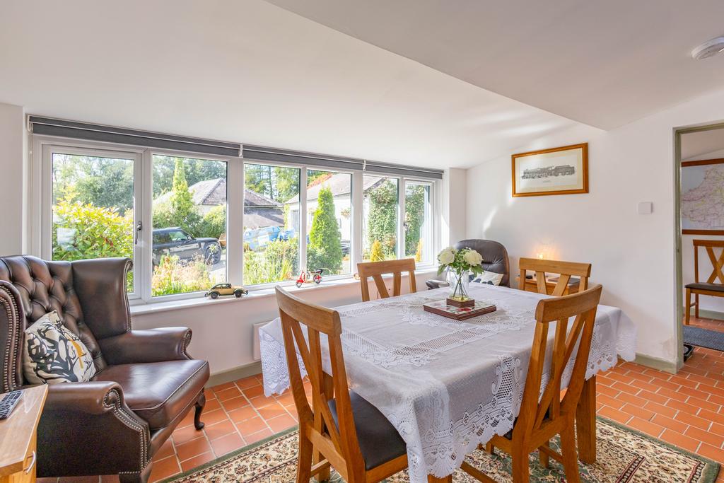 Sun room/dining room
