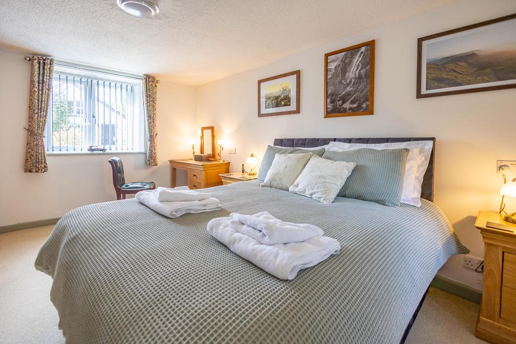 Bedroom 2 (coach house)