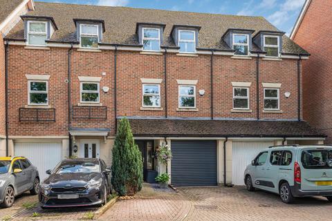 Elder Crescent, Lindford, Bordon, Hampshire
