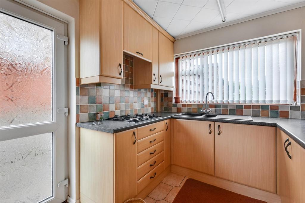 Kitchen 2.jpeg