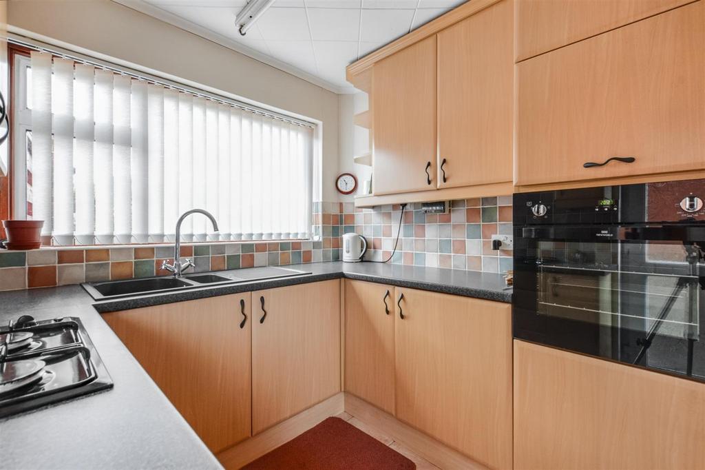 Kitchen 3.jpeg