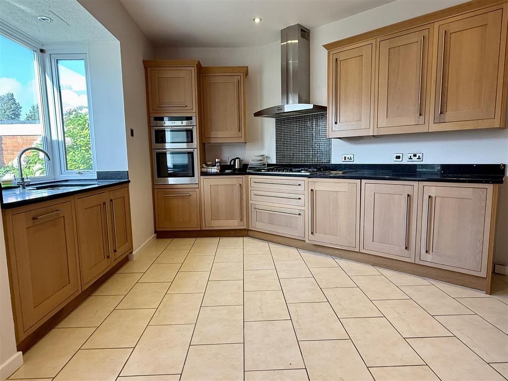 Dining kitchen
