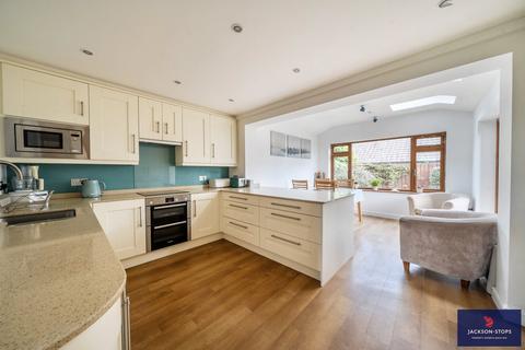 undefined, Drakeloe Close, Woburn, Bedfordshire, MK17