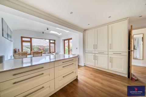 undefined, Drakeloe Close, Woburn, Bedfordshire, MK17