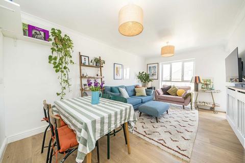2 bedroom flat for sale, Chabot Drive, London SE15