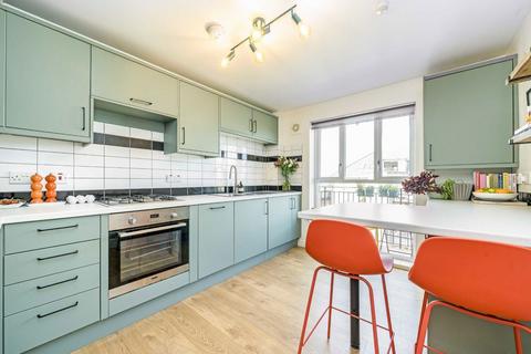 2 bedroom flat for sale, Chabot Drive, London SE15