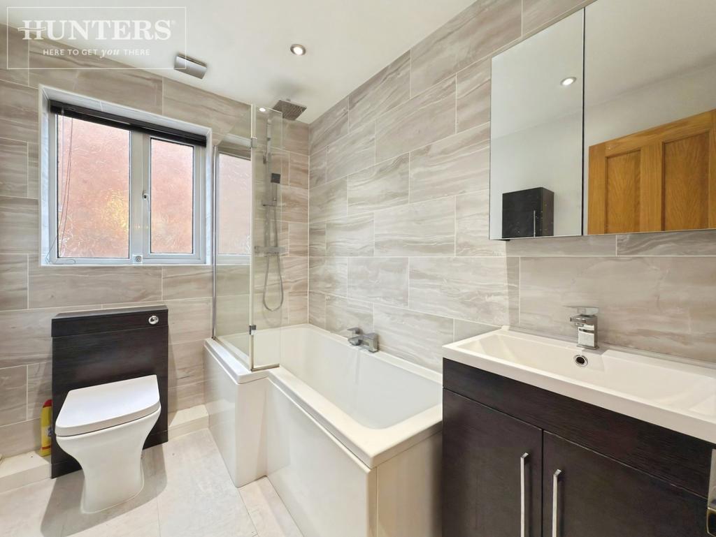 Pbox-bathroom-334949.JPG