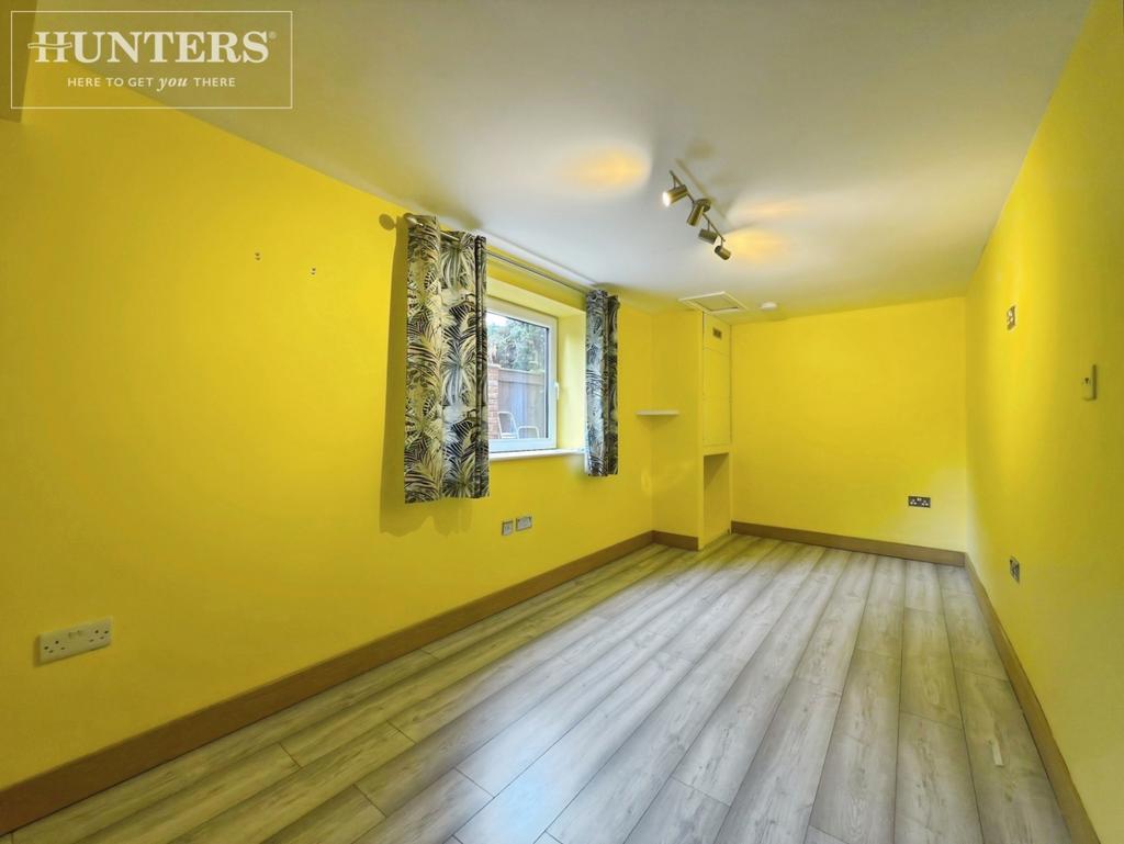 Pbox-bedroom-334949.JPG