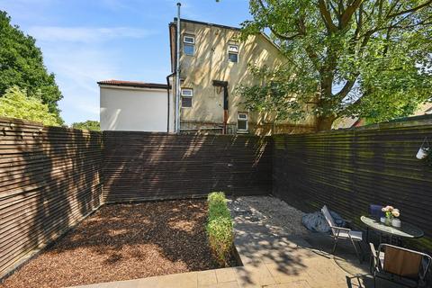 2 bedroom ground floor flat for sale, Hanger Lane, Ealing