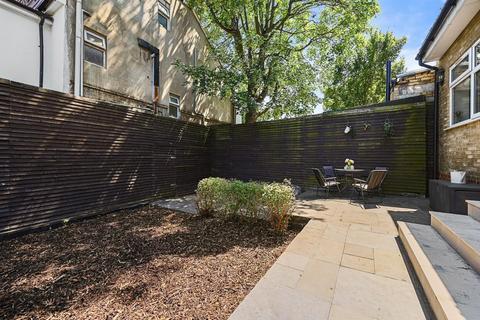2 bedroom ground floor flat for sale, Hanger Lane, Ealing