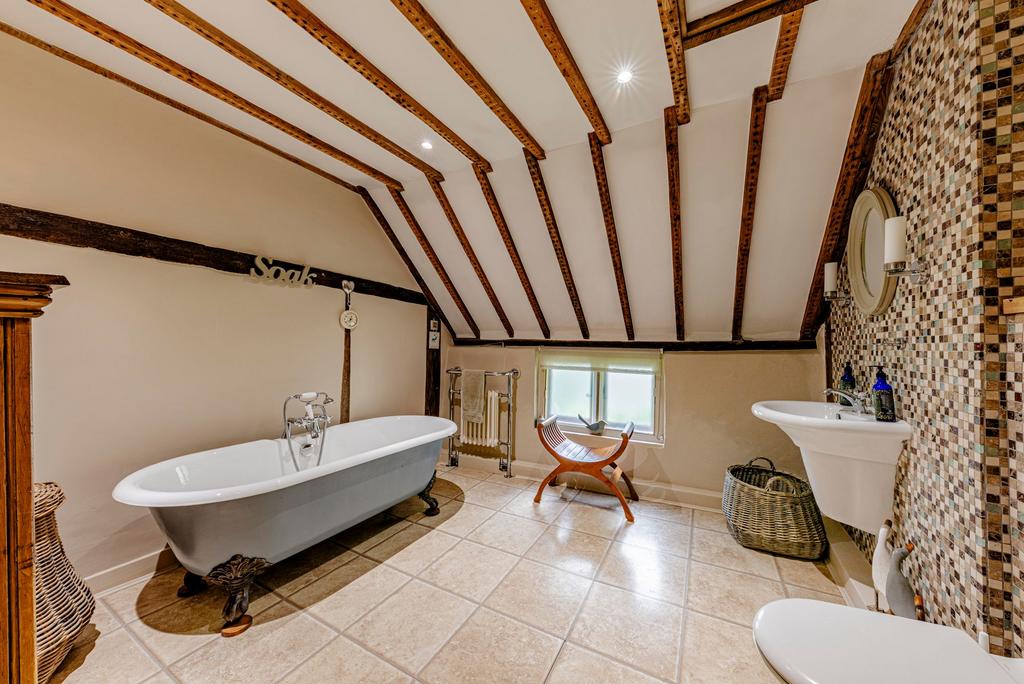 Bathroom W.C (3)