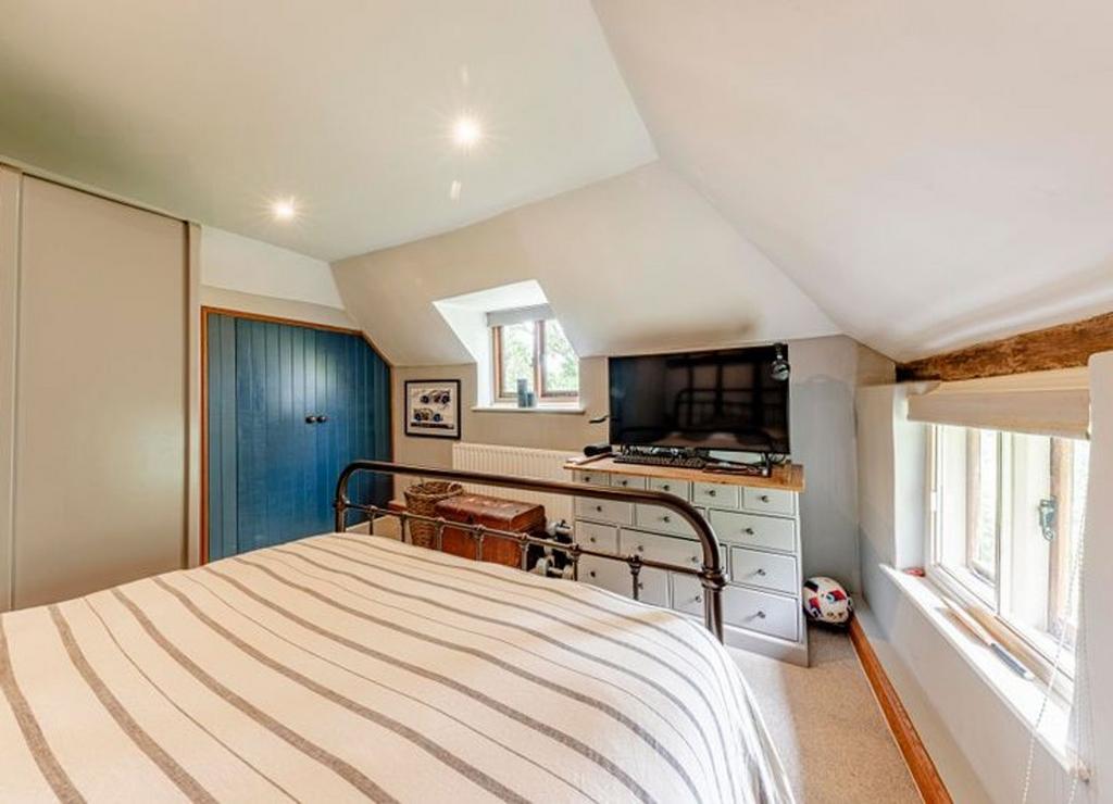 Bedroom Two (2)