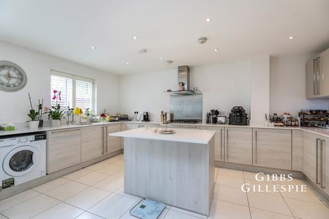 5 bedroom townhouse to rent, Truesdales, Ickenham, Uxbridge, UB10