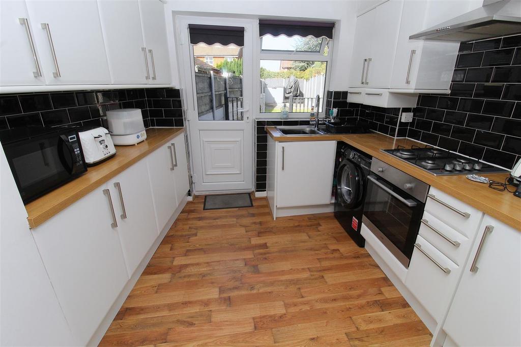Kitchen3.JPG