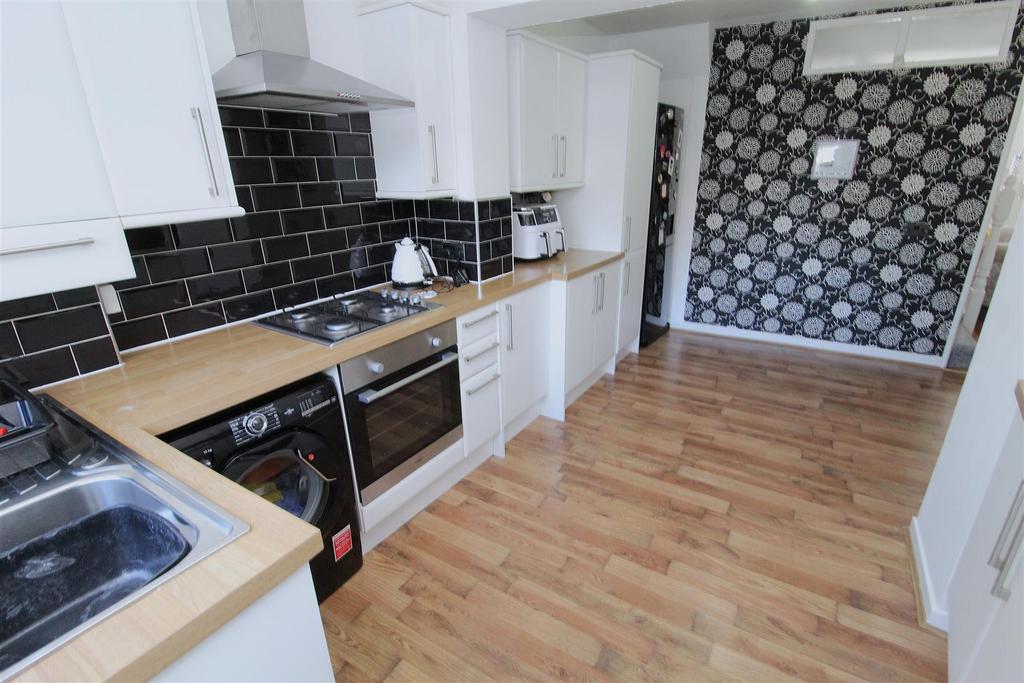 Kitchen2.JPG