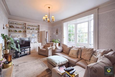 undefined, Hucclecote Road, Huccelcote