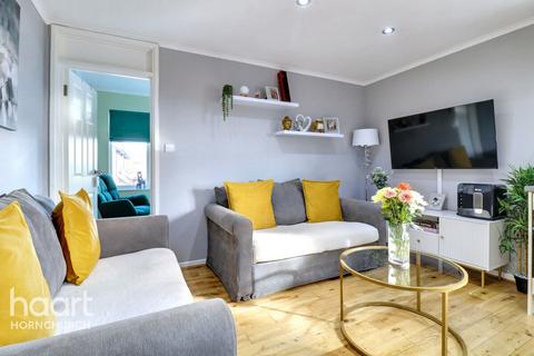 2 bedroom maisonette for sale, Kirton Close, Hornchurch