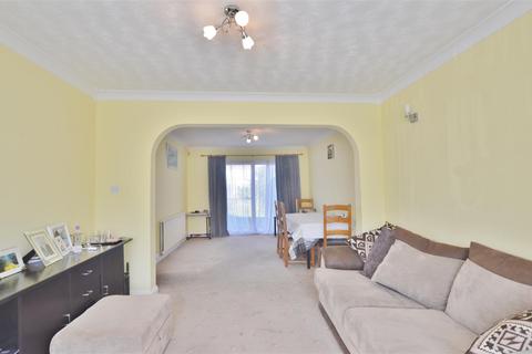 undefined, Lake Avenue, Slough