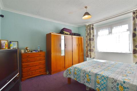 undefined, Lake Avenue, Slough