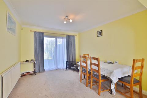 undefined, Lake Avenue, Slough