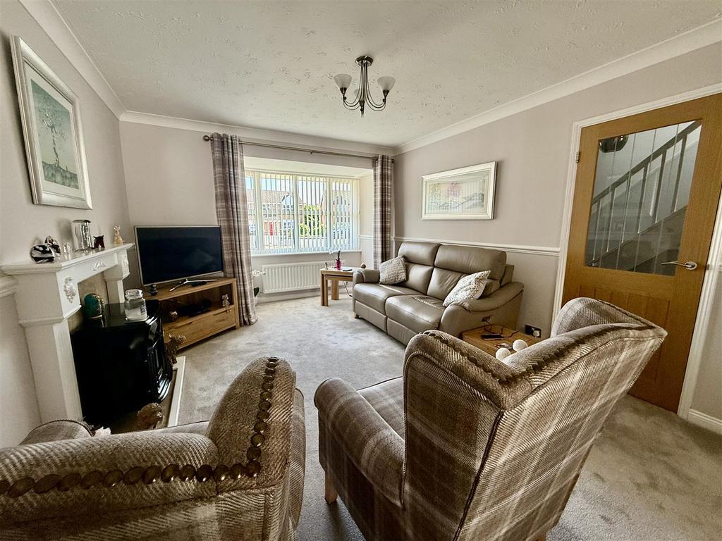 LOUNGE &amp; DINING ROOM