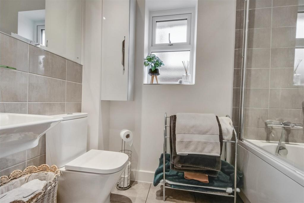 Family Bathroom.jpg