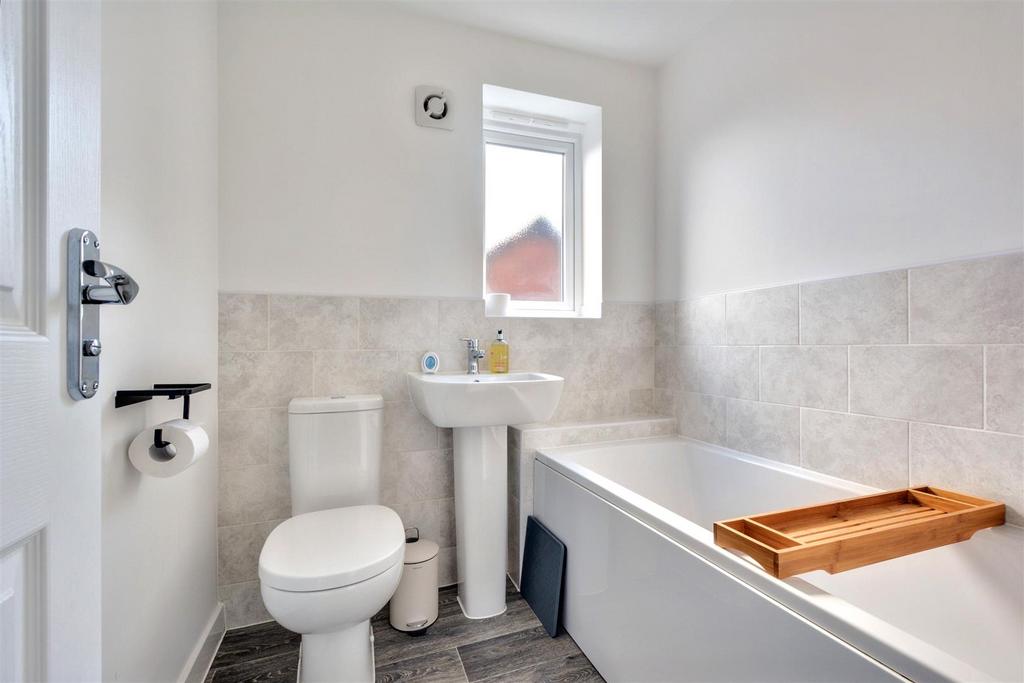 Bathroom 1.jpeg