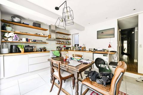 2 bedroom flat to rent, Marney Road, Clapham Common North Side, London, SW11