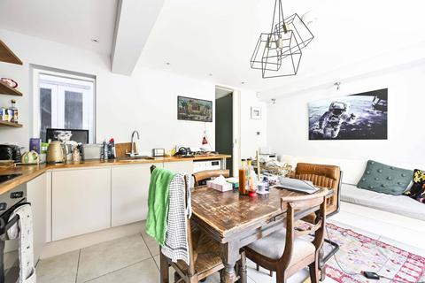 2 bedroom flat to rent, Marney Road, Clapham Common North Side, London, SW11