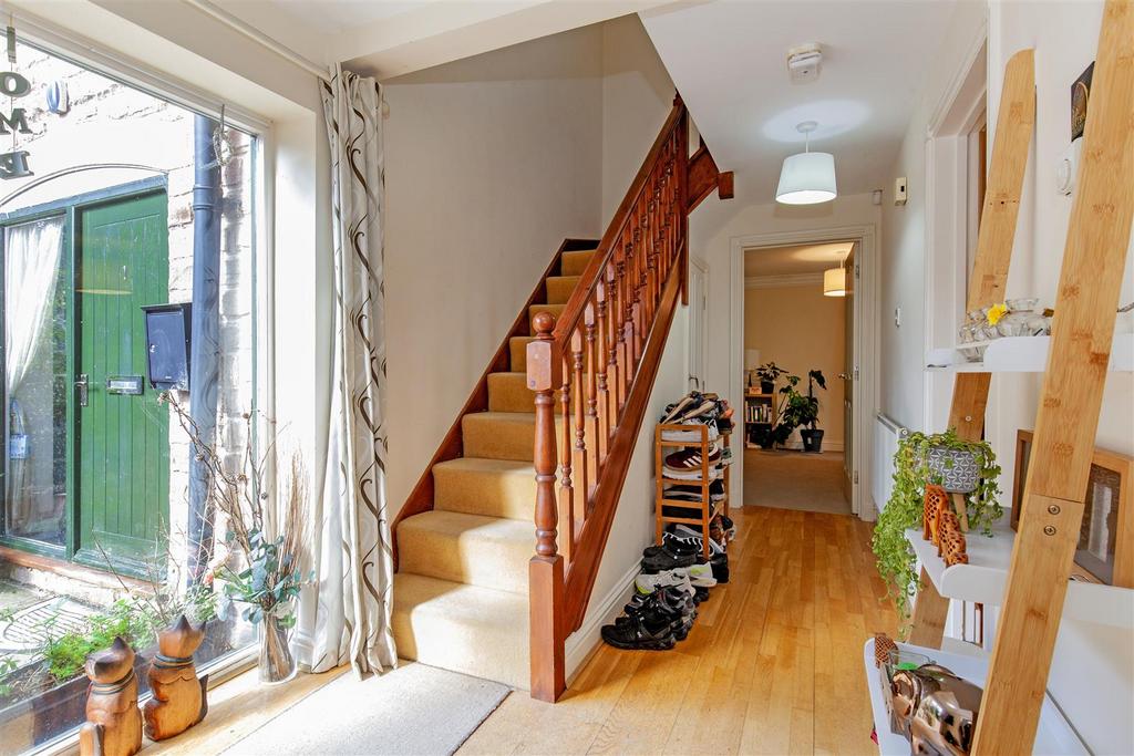 Entrance Hall-1.jpg