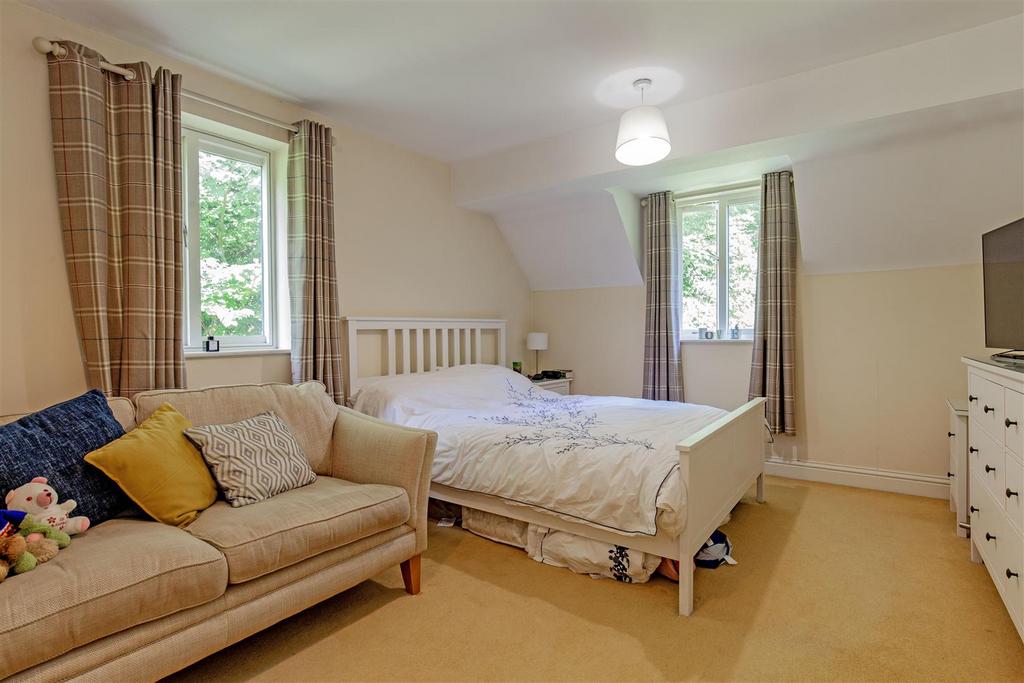 Bedroom 1-2.jpg