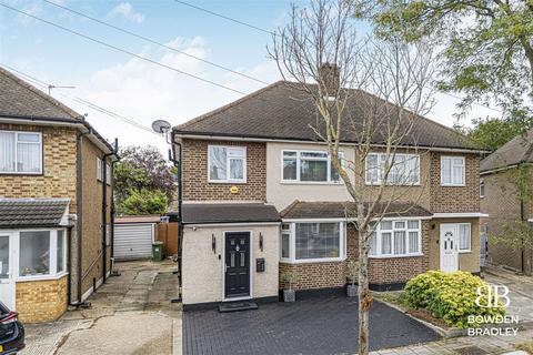 80 Farnes Drive, Romford, RM2 6NT