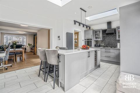 80 Farnes Drive, Romford, RM2 6NT