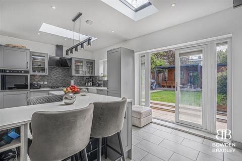 80 Farnes Drive, Romford, RM2 6NT