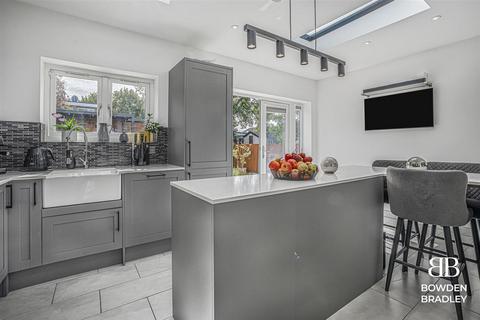 80 Farnes Drive, Romford, RM2 6NT