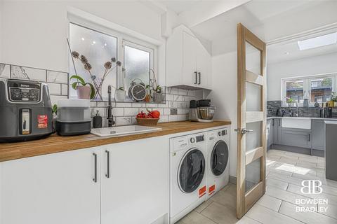 80 Farnes Drive, Romford, RM2 6NT
