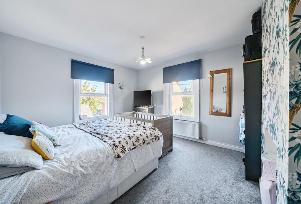 1348290-4-68baa7e...