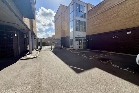 undefined, Hanworth Road, Hounslow TW3