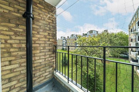 3 bedroom flat for sale, Tildesley Road, London SW15