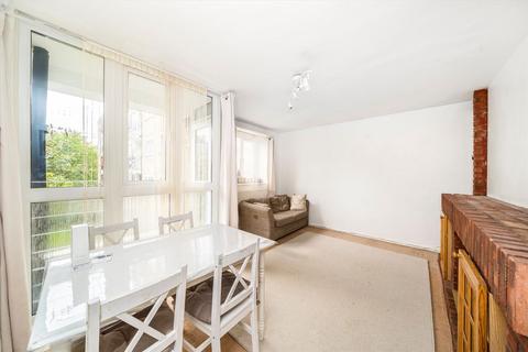 3 bedroom flat for sale, Tildesley Road, London SW15
