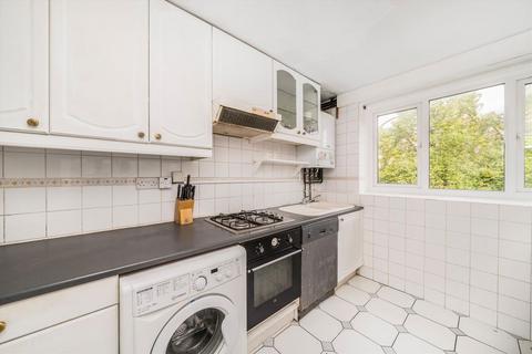 3 bedroom flat for sale, Tildesley Road, London SW15
