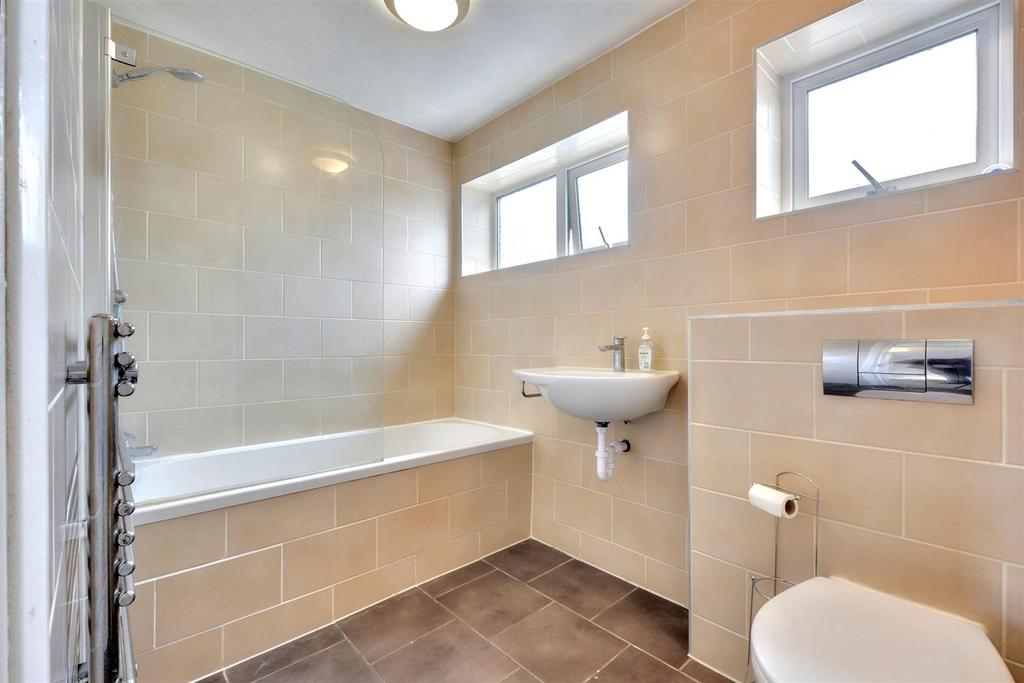 Bathroom 1.jpeg