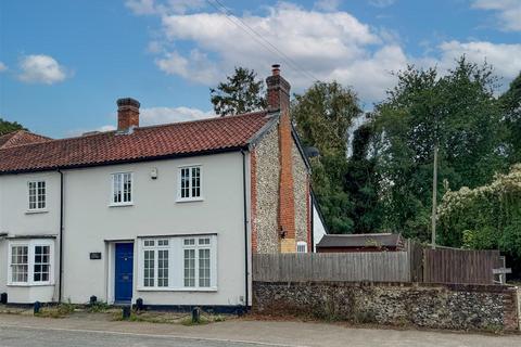 2 bedroom end of terrace house for sale, Bury Road, Kentford