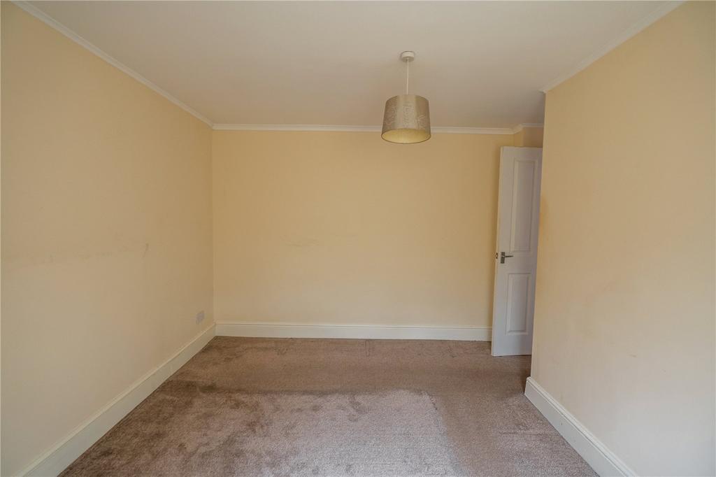 Bedroom 1 (2)