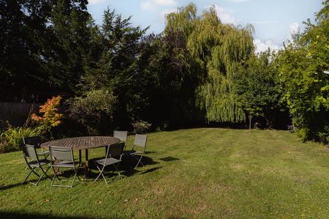 1 Forest Crescent, Ashtead, KT21 1JU