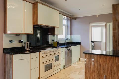 1 Forest Crescent, Ashtead, KT21 1JU