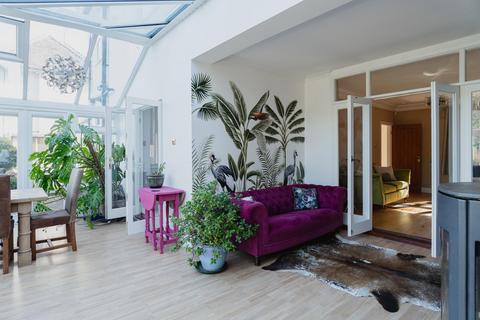 1 Forest Crescent, Ashtead, KT21 1JU