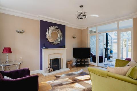 1 Forest Crescent, Ashtead, KT21 1JU