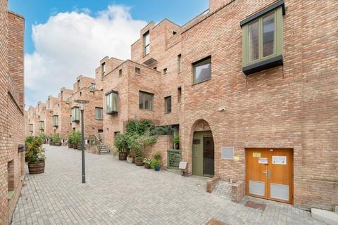 Edgewood Mews, London N3
